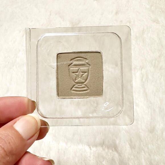 NIB Jeffree Star Eyeshadow Artistry Single in Obituary 1.5g - Picture 2 of 4